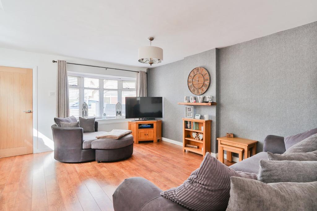 Willowdale, Hull, HU7 3 bed semidetached house £160,000
