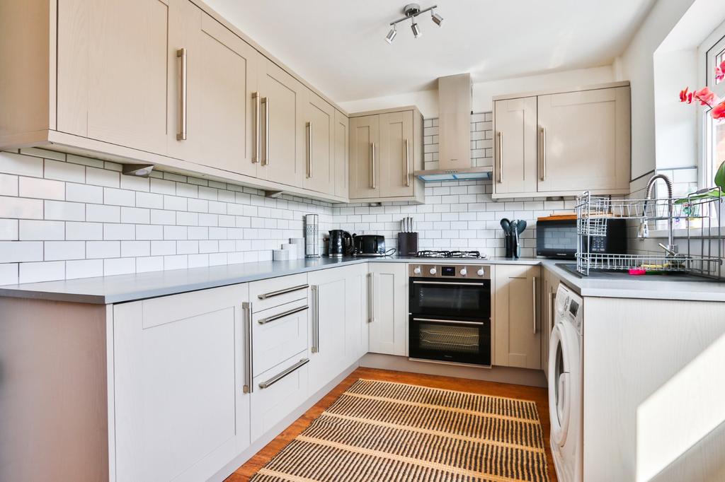 Willowdale, Hull, HU7 3 bed semidetached house £160,000