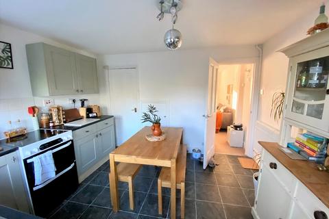 2 bedroom terraced house to rent, The Street, Upchurch,