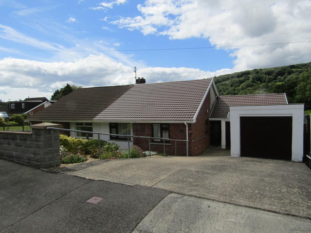 Waun Penlan, Pontardawe, Swansea... 4 bed semidetached bungalow £270,000