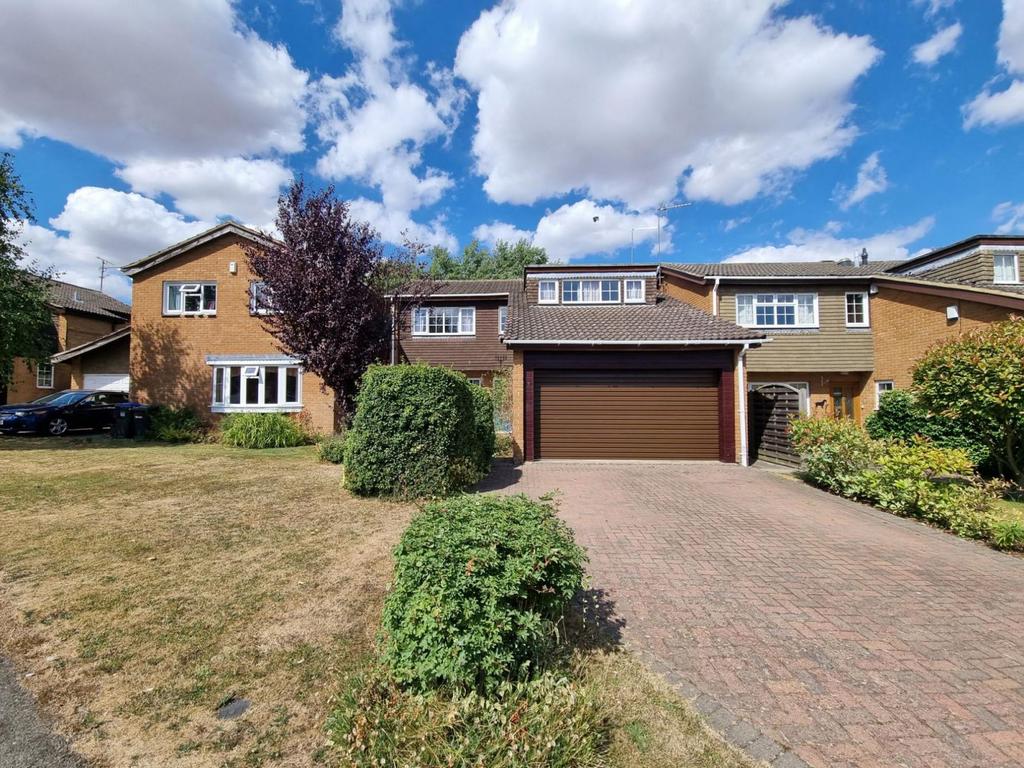 Amber Drive, Walgrave, Northampton NN6 9RW 4 bed detached house for