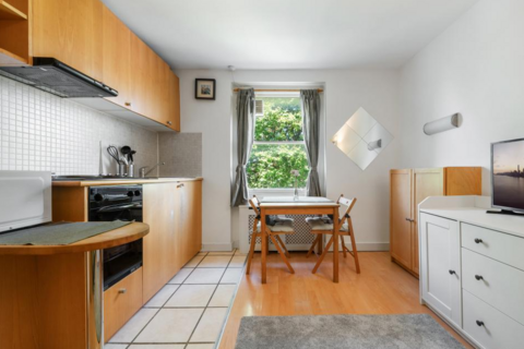 Studio to rent, Penywern Road, Earls Court, London, SW5