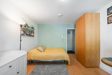 Studio to rent, Penywern Road, Earls Court, London, SW5