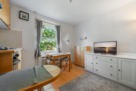Studio to rent, Penywern Road, Earls Court, London, SW5