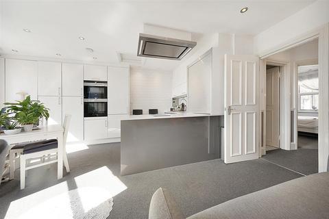 1 bedroom flat for sale, Battersea Park Road, SW8