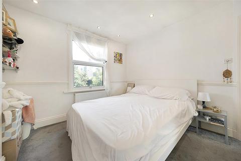 1 bedroom flat for sale, Battersea Park Road, SW8