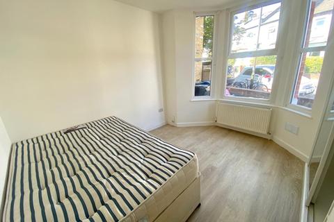 3 bedroom maisonette to rent - Caxton Road, Wimbledon, London, SW19 8SJ