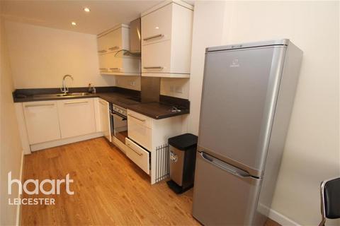 3 bedroom flat to rent, Blenheim Court off Charles Street