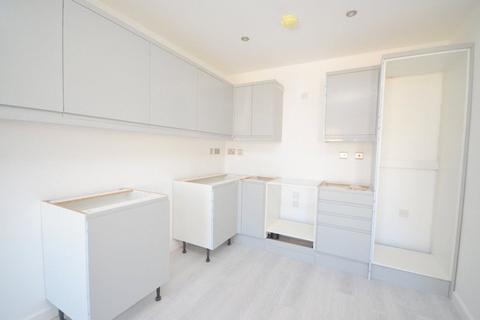 2 bedroom apartment to rent - Victoria Road, Romford, Essex, RM1