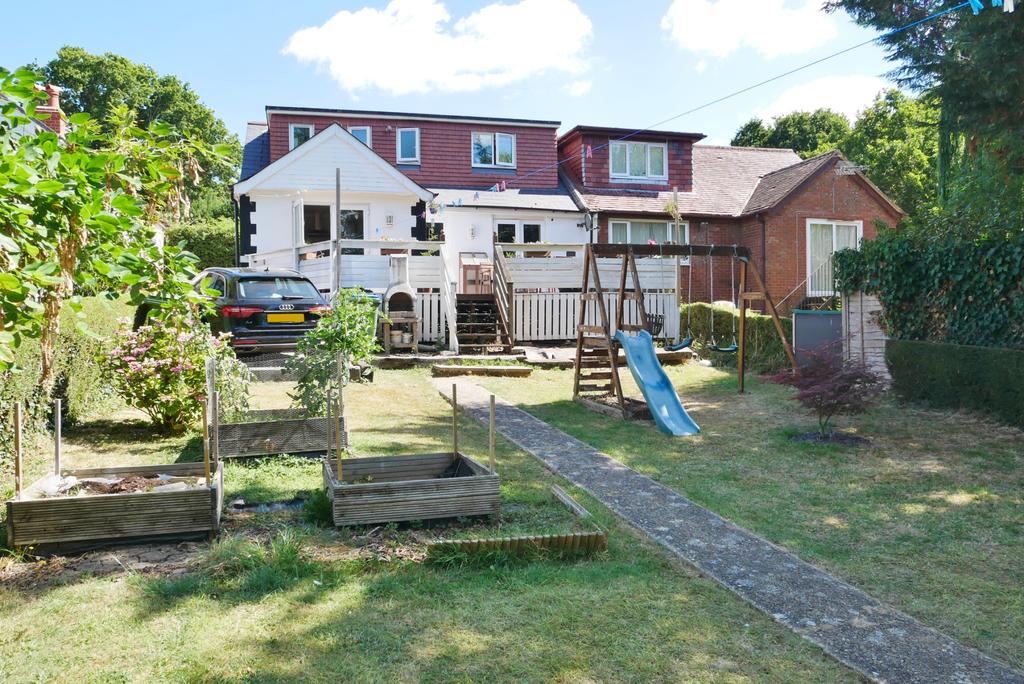 HILL DRIVE, FAREHAM 4 bed semidetached bungalow £400,000