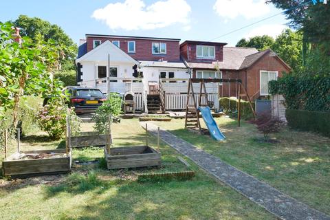 5 Hill Drive, Fareham, PO15 6JA