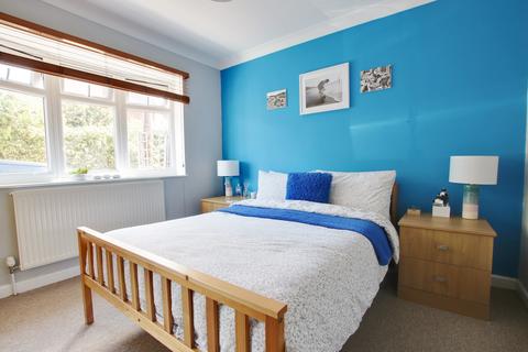 5 Hill Drive, Fareham, PO15 6JA
