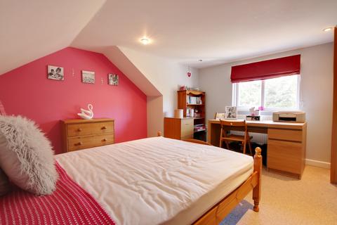 5 Hill Drive, Fareham, PO15 6JA