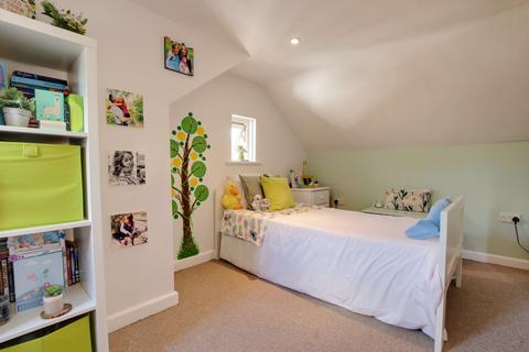 5 Hill Drive, Fareham, PO15 6JA