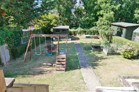 5 Hill Drive, Fareham, PO15 6JA
