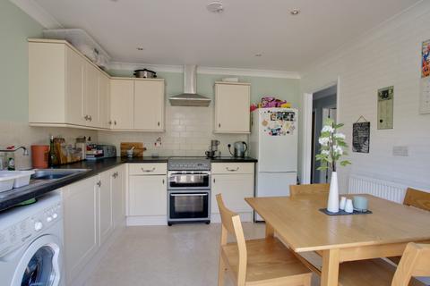 5 Hill Drive, Fareham, PO15 6JA