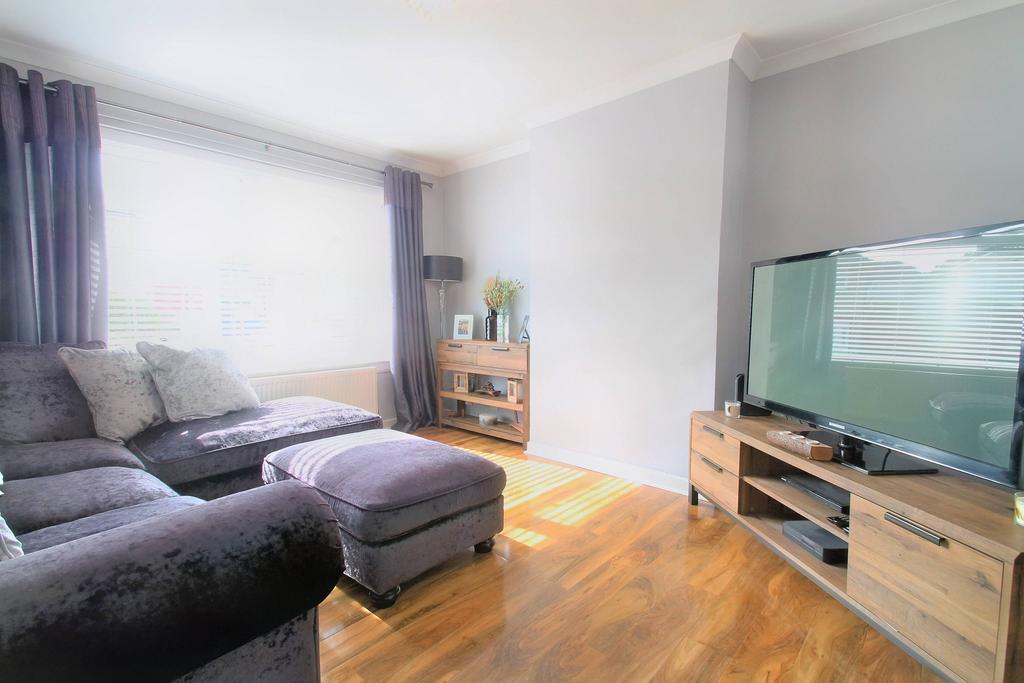 Southesk Avenue, G64 3 bed semidetached house £245,000