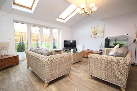 3 bedroom semi-detached house to rent - St. Lukes Way, Runwell, Wickford, SS11