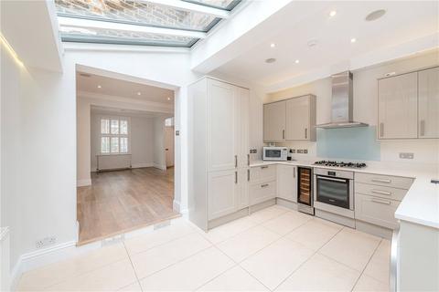 2 bedroom terraced house to rent, Sabine Road, London, SW11