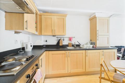 2 bedroom property to rent, Wolf Lane, Windsor, Berkshire, SL4