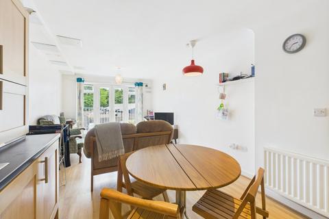 2 bedroom property to rent, Wolf Lane, Windsor, Berkshire, SL4