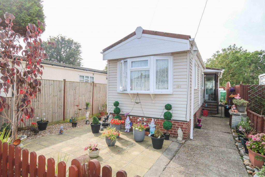 St Hermans Estate, Hayling Island 2 bed park home £140,000