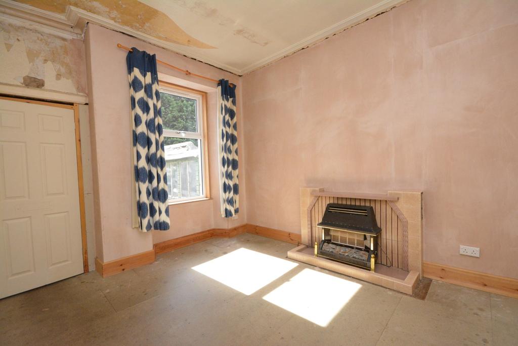 Mungalhead Road, Falkirk... 3 bed semidetached house £135,000