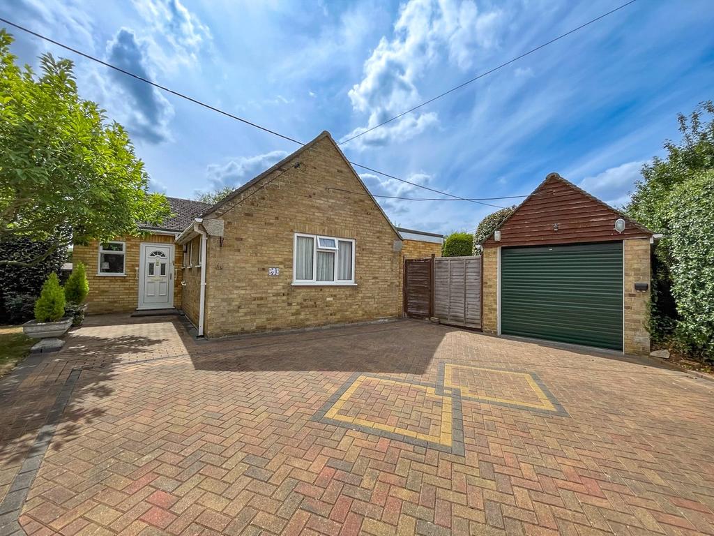 Main Road, Long Hanborough, Witney, Oxfordshire, OX29 2 bed bungalow