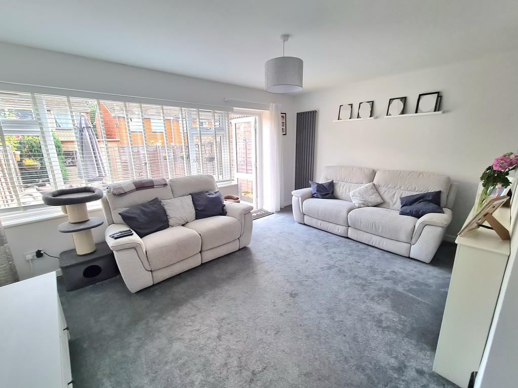 Stephens Road, Tadley, RG26 3 bed end of terrace house £300,000