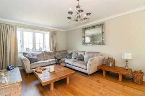 5 Fernsleigh Close, Chalfont St Peter, Gerrards Cross, SL9 0HR