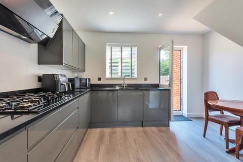8 Addison Road, Sarisbury Green, Southampton, SO31 7ER