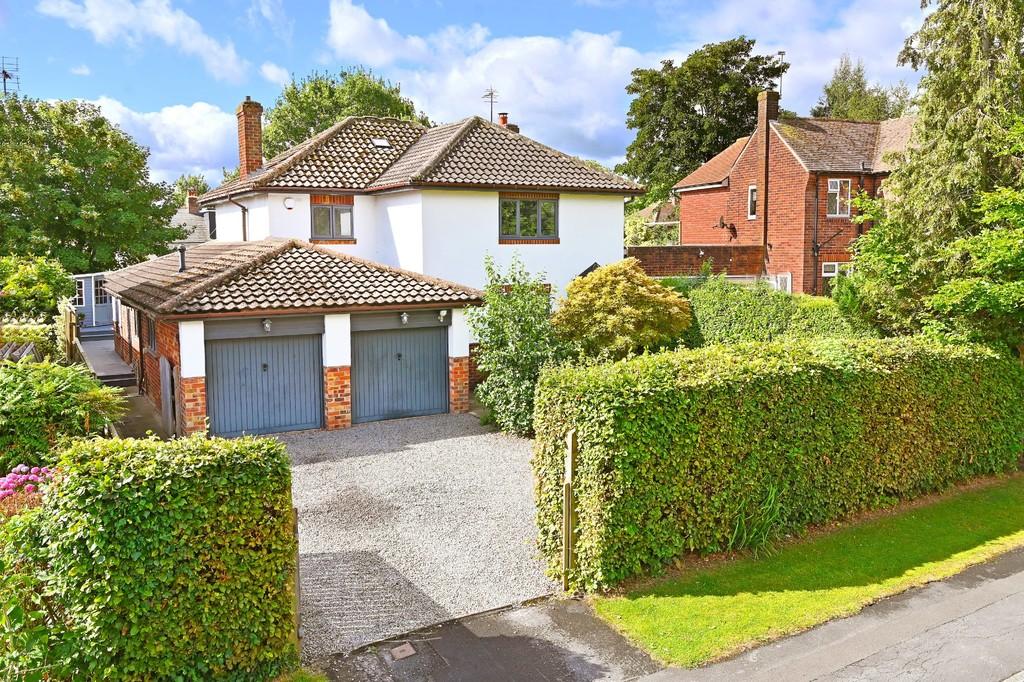 Moor Close, Killinghall, Harrogate 5 bed detached house for sale £650,000