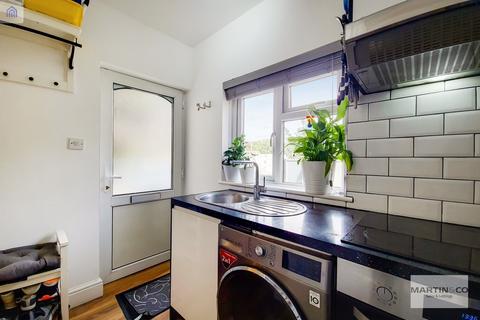 14b Birdhurst Road, South Croydon, CR2 7EA