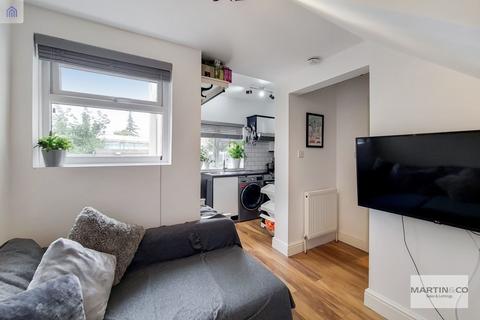 14b Birdhurst Road, South Croydon, CR2 7EA