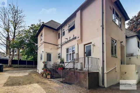 14b Birdhurst Road, South Croydon, CR2 7EA