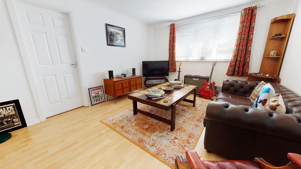 Haymarket Crescent, Livingston 2 bed apartment £124,000