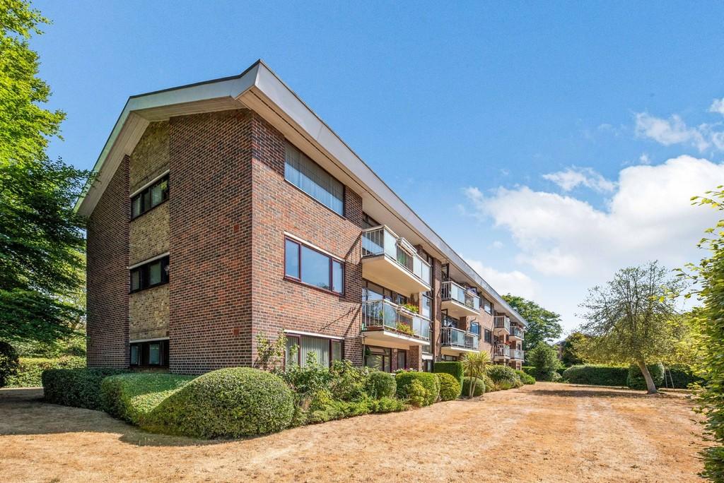 Greenacres, North Park, Eltham SE9 2 bed apartment £400,000