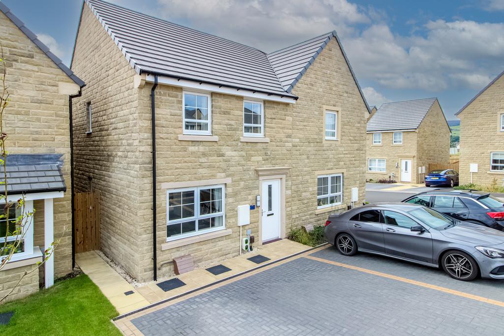 Poppy Gardens Meltham 3 Bed Semi Detached House For Sale £250 000