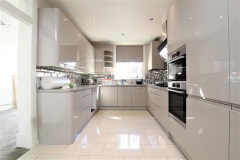 4 bedroom end of terrace house to rent, Highbury Gardens, Seven Kings