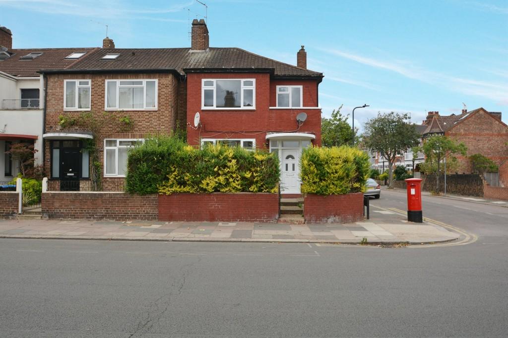 Hamilton Road, Dollis Hill, NW10 1PA 4 bed semidetached house £2,300