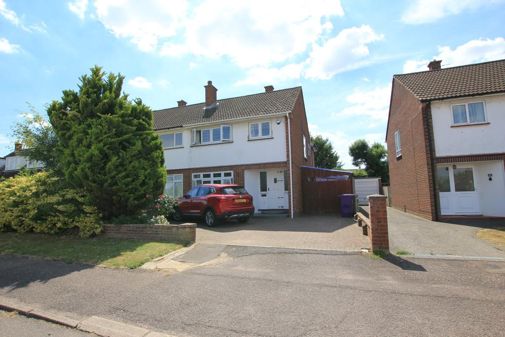 Wellingham Avenue, Hitchin 3 bed semidetached house £1,995 pcm (£460 pw)