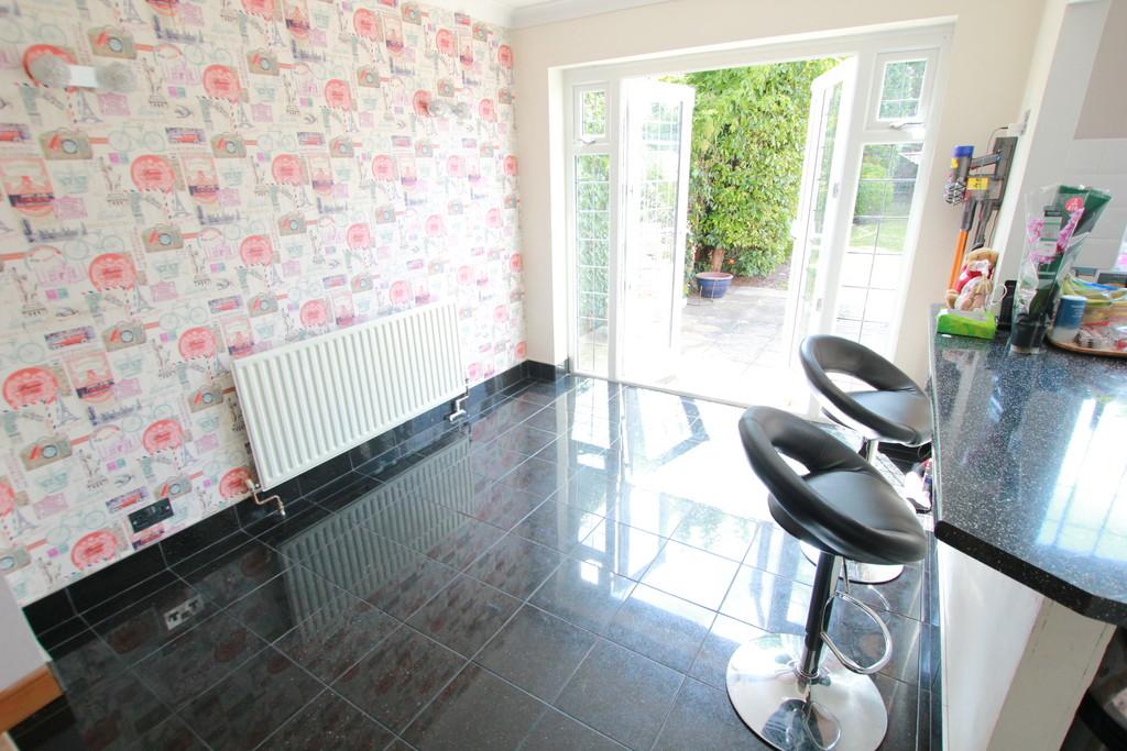 Wellingham Avenue, Hitchin 3 bed semidetached house £1,995 pcm (£460 pw)