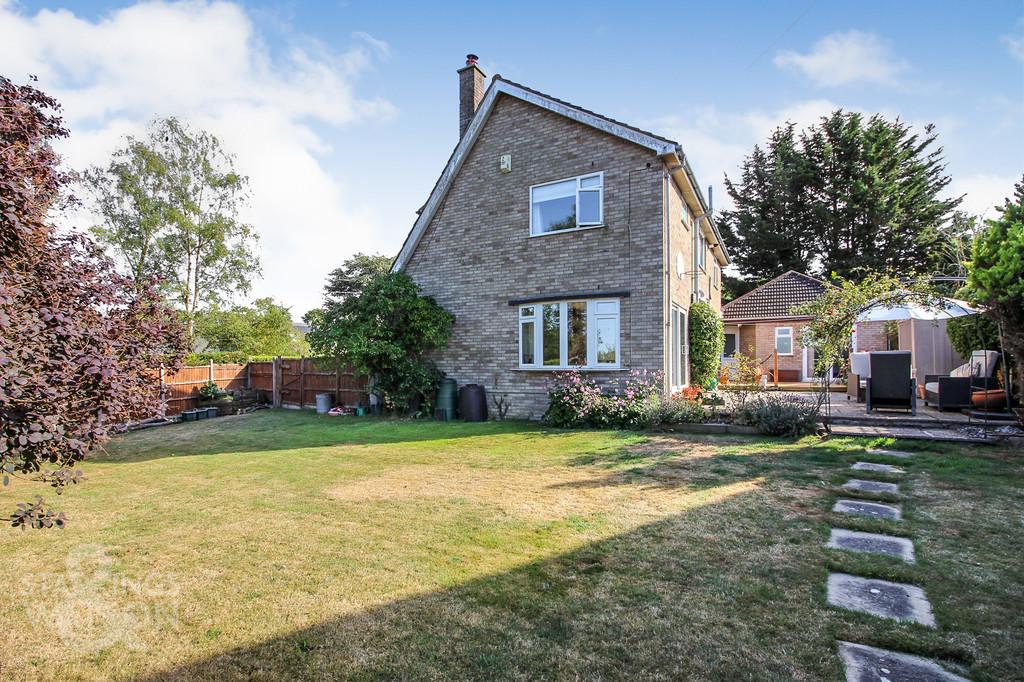 Blofield Road, Brundall, Norwich 4 bed detached house £625,000