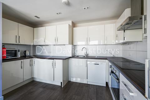 3 bedroom flat to rent, Mintern Street, Hoxton Islington, London