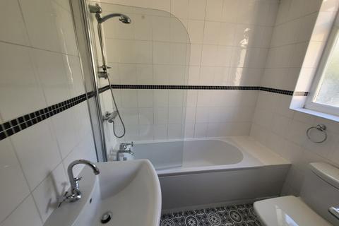 8 Platt Square, Cleckheaton, BD19 3NJ