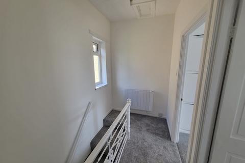 8 Platt Square, Cleckheaton, BD19 3NJ