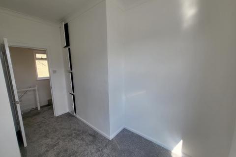 8 Platt Square, Cleckheaton, BD19 3NJ
