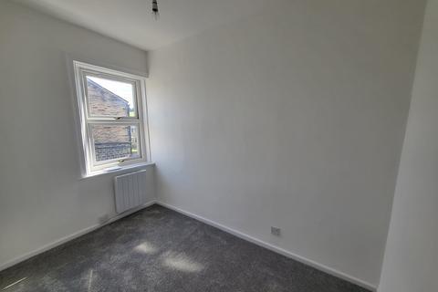 8 Platt Square, Cleckheaton, BD19 3NJ