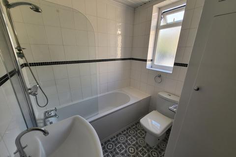 8 Platt Square, Cleckheaton, BD19 3NJ