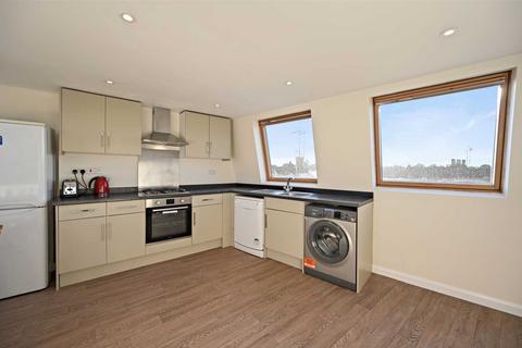 2 bedroom flat to rent, Townmead Road, Fulham, London SW6 2SR